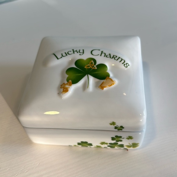 Shamrock Lucky Charms Vintage Trinket Box Blarney Porcelain Made in Ireland - Picture 2 of 8